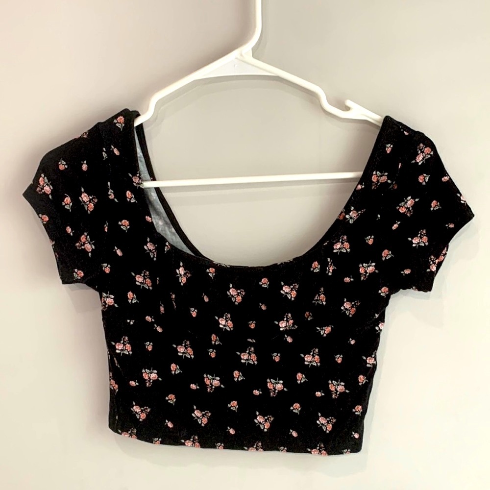Pacsun Black and Pink Floral Fitted Crop Top